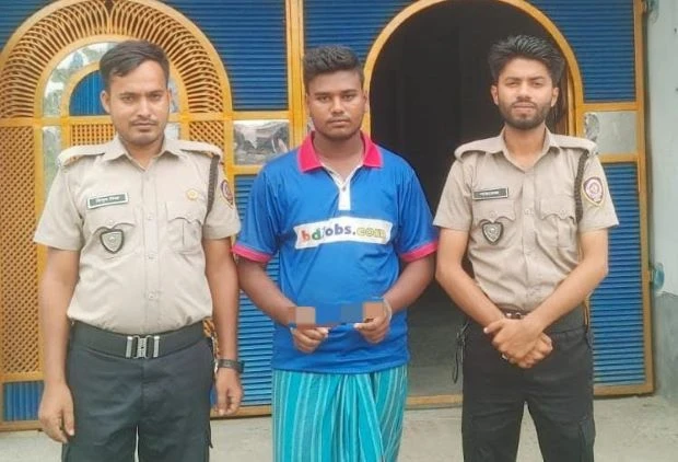 আদমদীঘিতে দুই কেজি গাঁজাসহ বাসযাত্রী গ্রেফতার